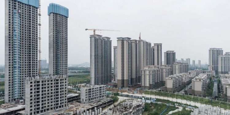 Evergrande: Anxious Chinese home buyers reel from crisis
