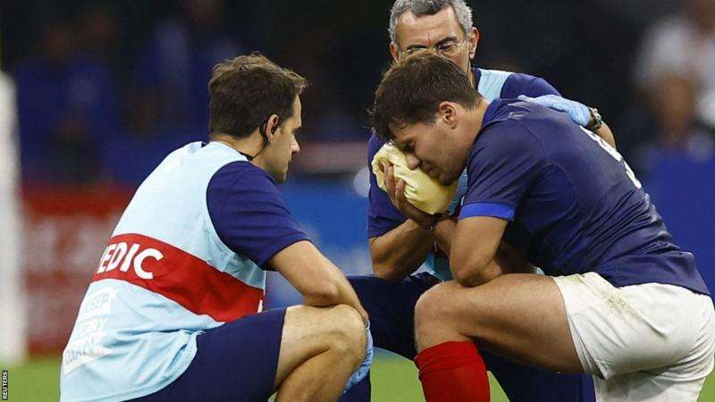 Antoine Dupont: France captain cleared to return from fractured cheekbone