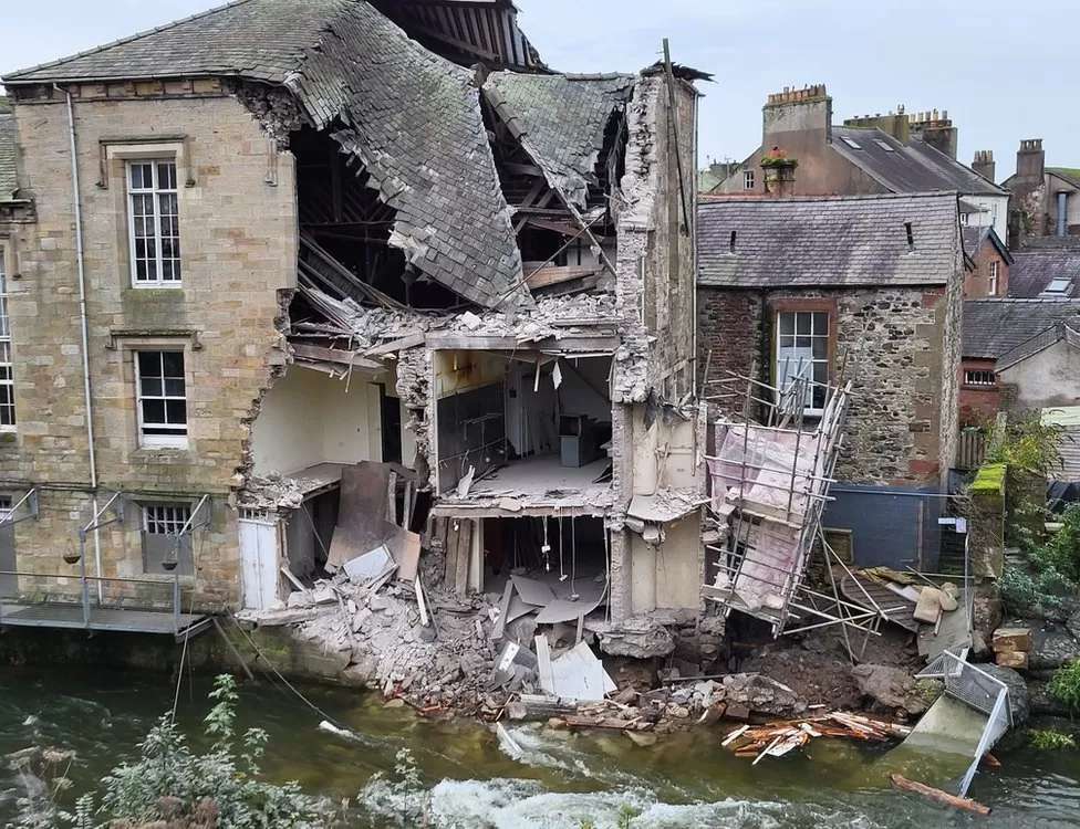 Back of Cockermouth's Old Courthouse collapses into river