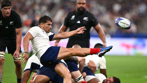 Antoine Dupont: France captain 'ready to suffer' against South Africa in Rugby World Cup quarter-final