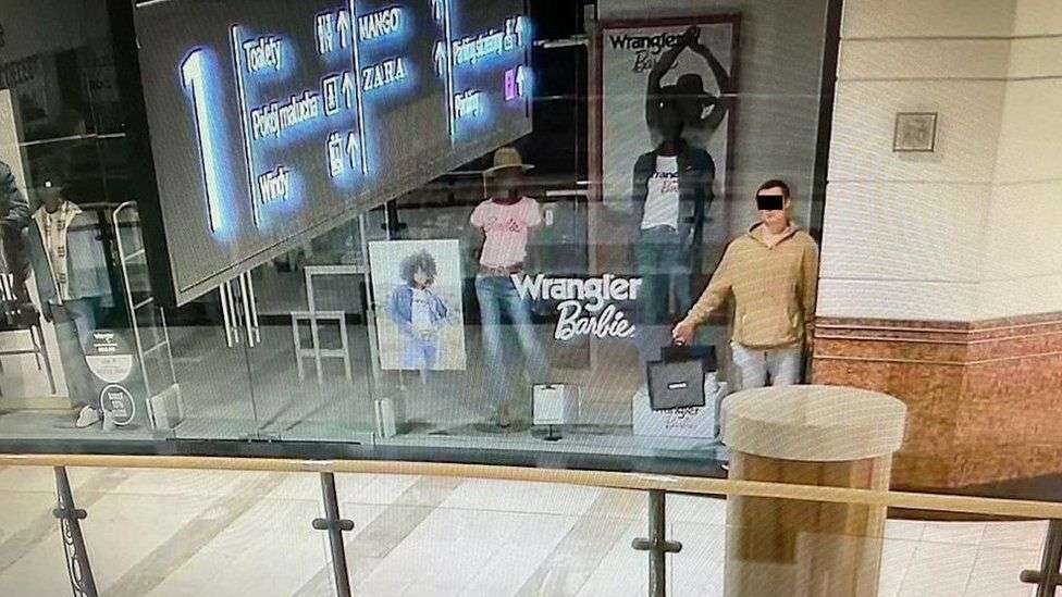 'Mannequin' arrested after Warsaw shop burglary