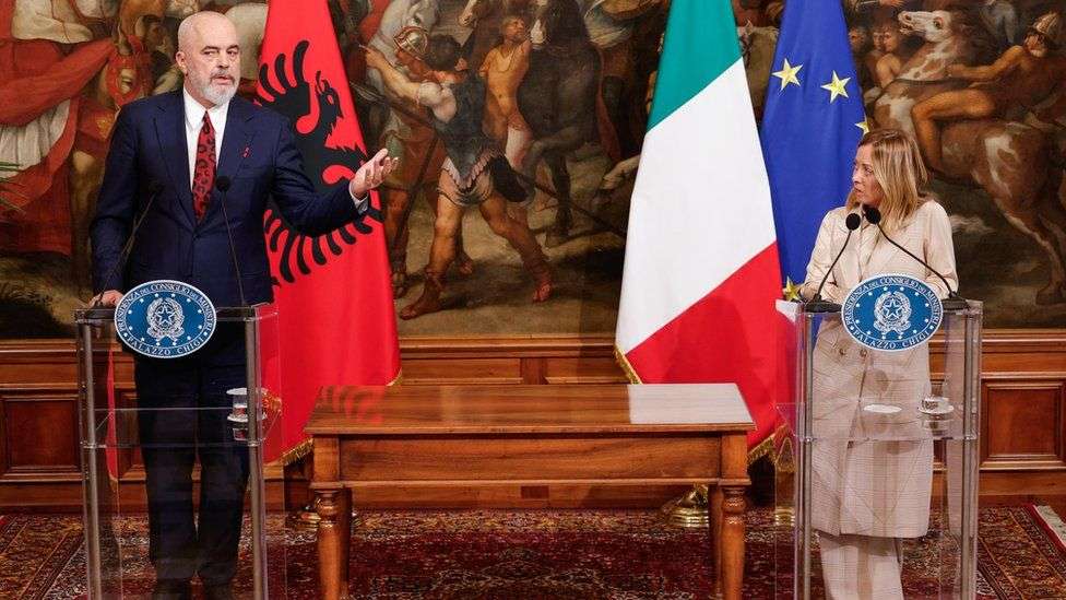 Italy to build migrant centres in Albania