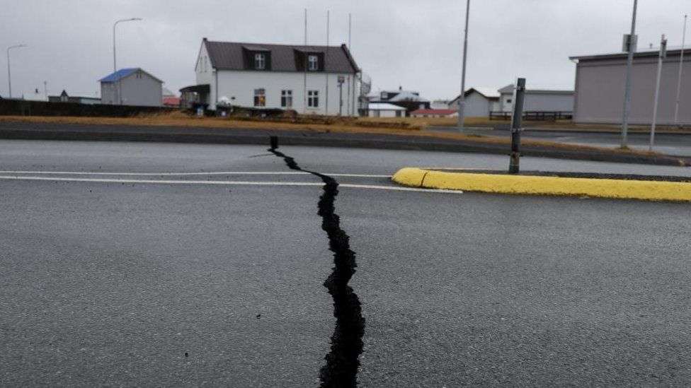 Iceland quakes weaker but volcano warning persists