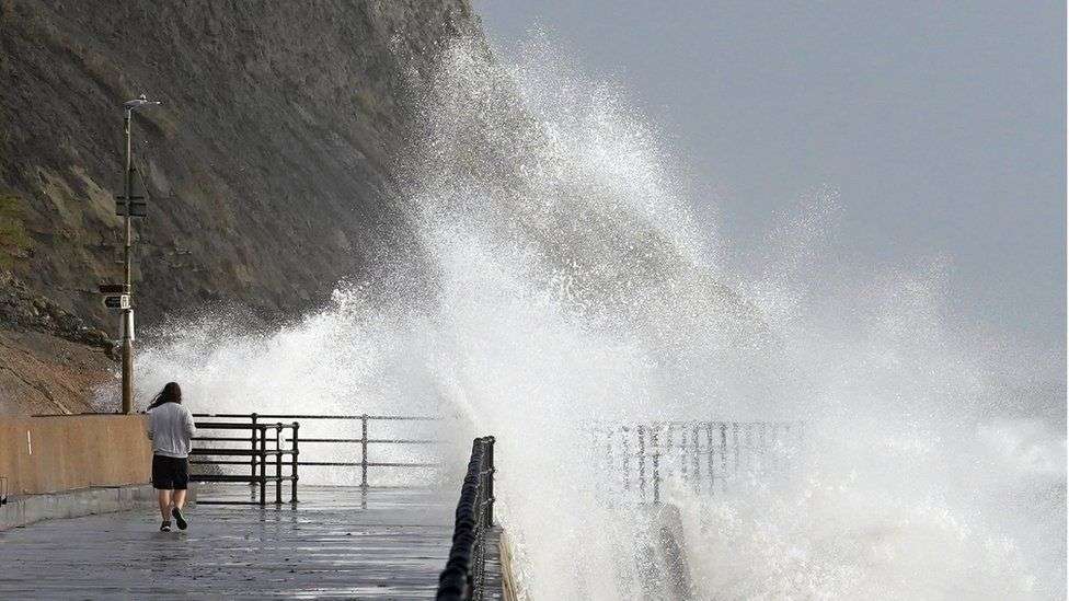 Storm Debi: Thunderstorm warning in place for parts of England
