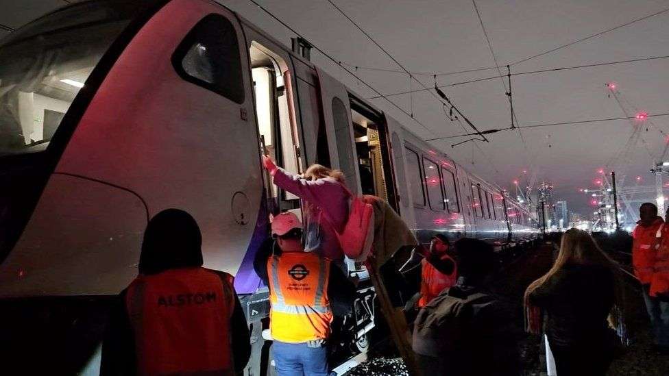 Passengers stuck for hours on Elizabeth line after cables damaged
