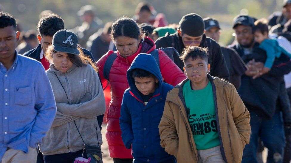 Texas to arrest illegal migrants in challenge to federal government