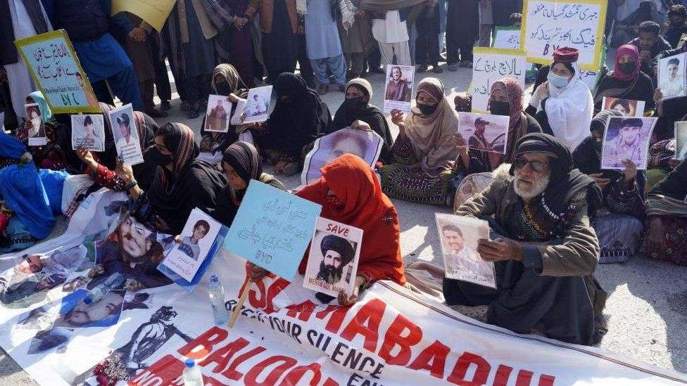Pakistan: Hundreds arrested, tear gas fired as female-led protests reach capital