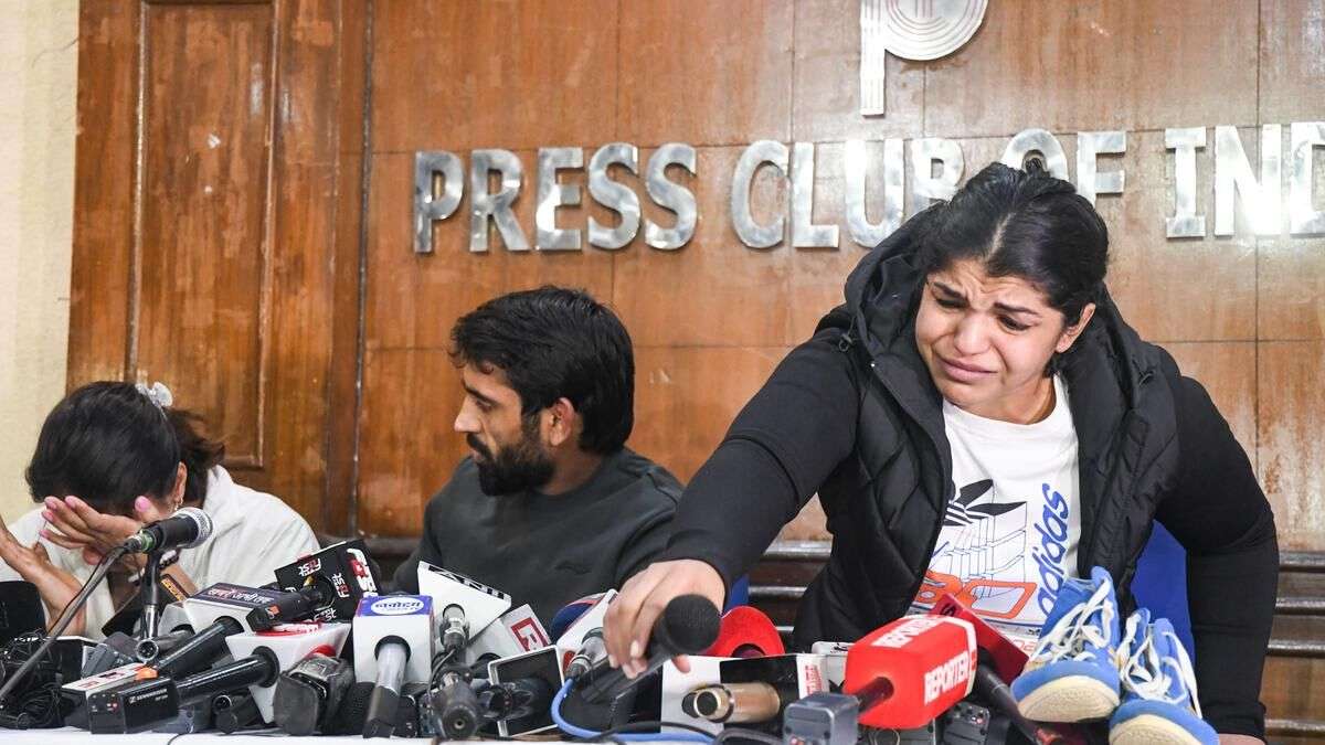 Sakshi Malik: Indian Olympian quits sport over new wrestling chief