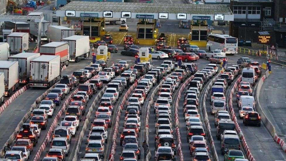 UK travel: Congestion expected amid Christmas rush