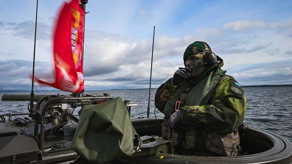 Swedish alarm after defence chiefs' war warning