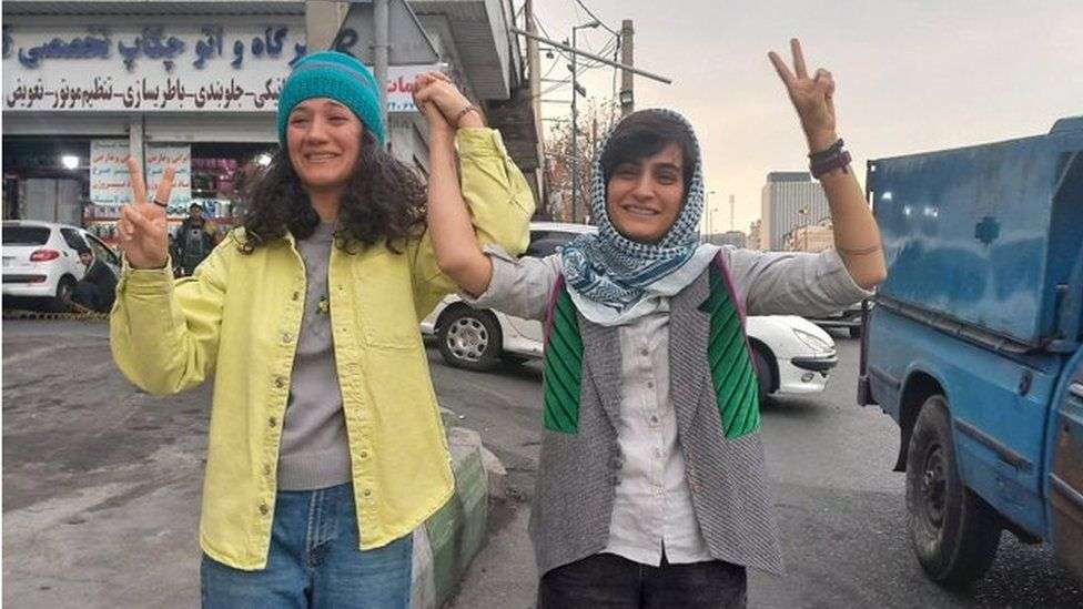 Iran frees Niloufar Hamedi and Elaheh Mohammadi, jailed for covering Mahsa Amini death