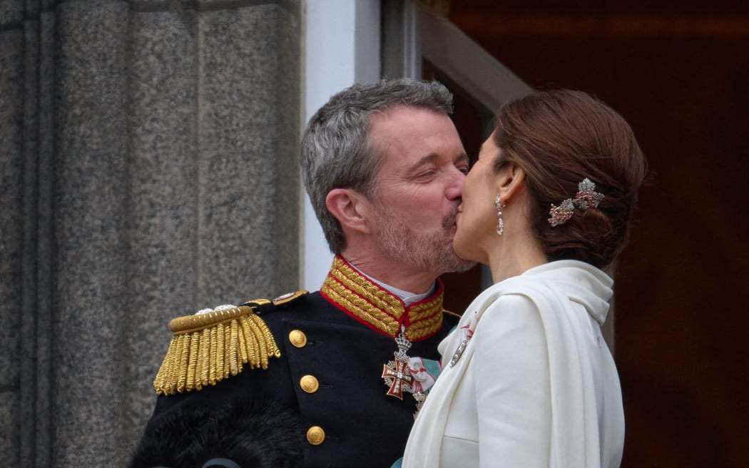 King Frederik: Tens of thousands turn out for succession