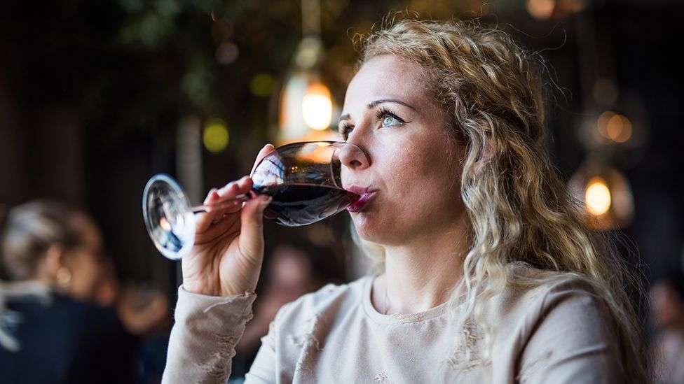 Removing large wine measures cuts drinking by 7.6% in study
