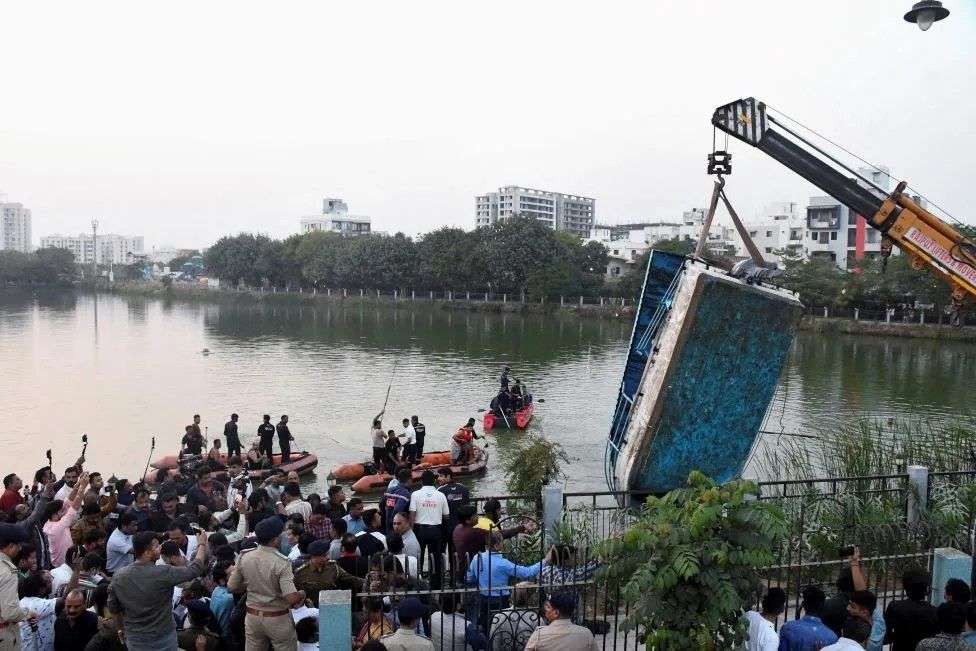 Vadodara boat accident: India schoolchildren were 'not given life jackets'