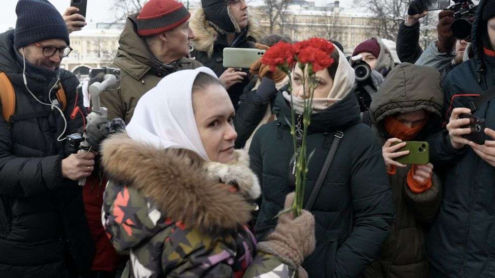 'Send back our husbands' - Russian women in rare protest