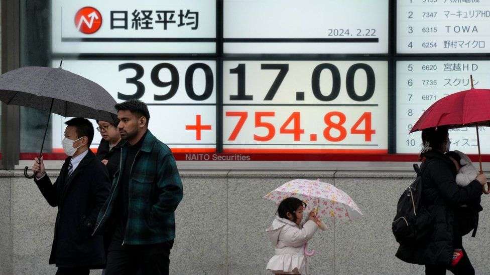 Nikkei: Japan's main stock index closes above 1989 record high