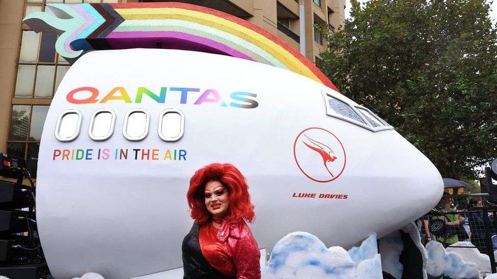 Sydney Mardi Gras: Parade pays tribute to killed gay couple