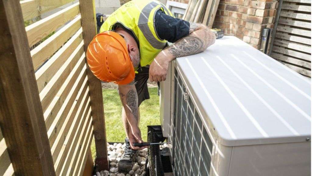 Heat pumps: 'Boiler tax' delayed from 1 April to next year