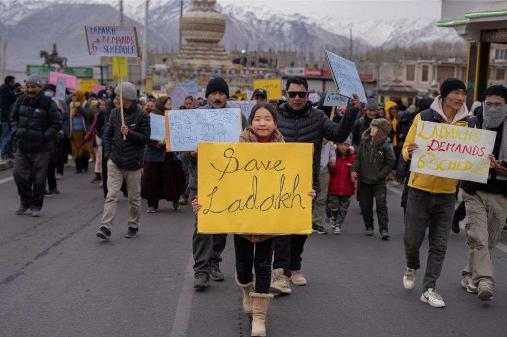 Ladakh: The thousands of Indians protesting in freezing cold