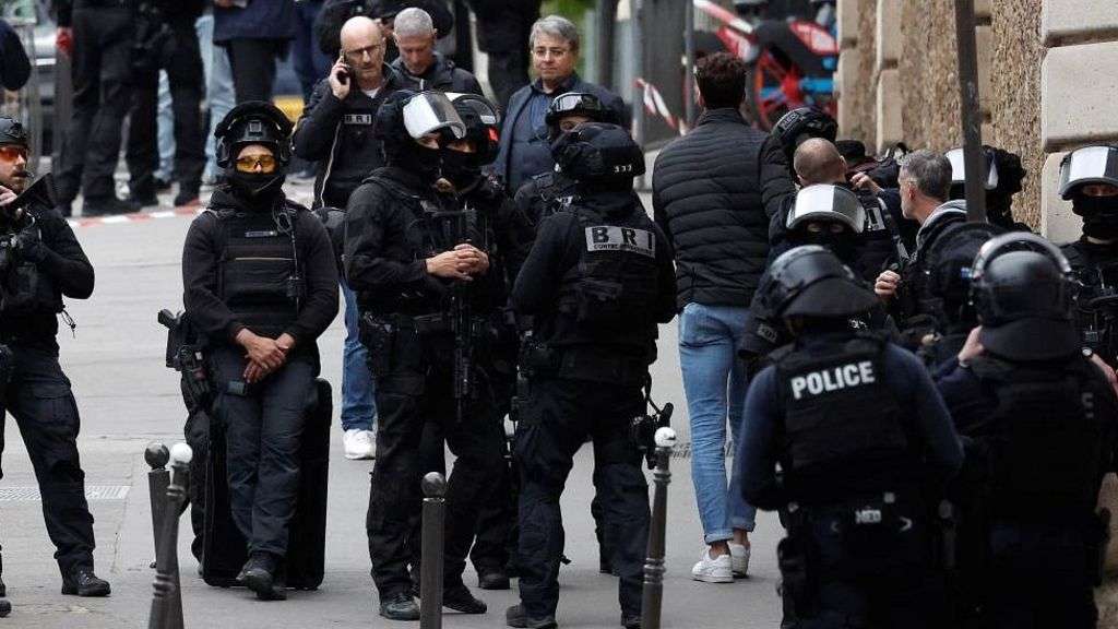 Man held over Paris bomb threat at Iran consulate