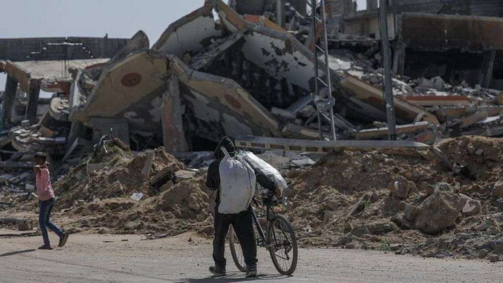 Rafah: UN says 80,000 have fled Gaza city as Israeli strikes intensify