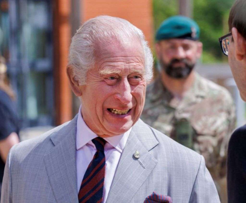 King makes surprise visit to Army barracks