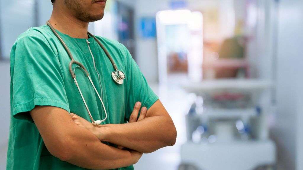 Senior doctors accept pay deal in England