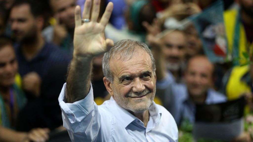 Wildcard candidate stirs up Iran presidential election