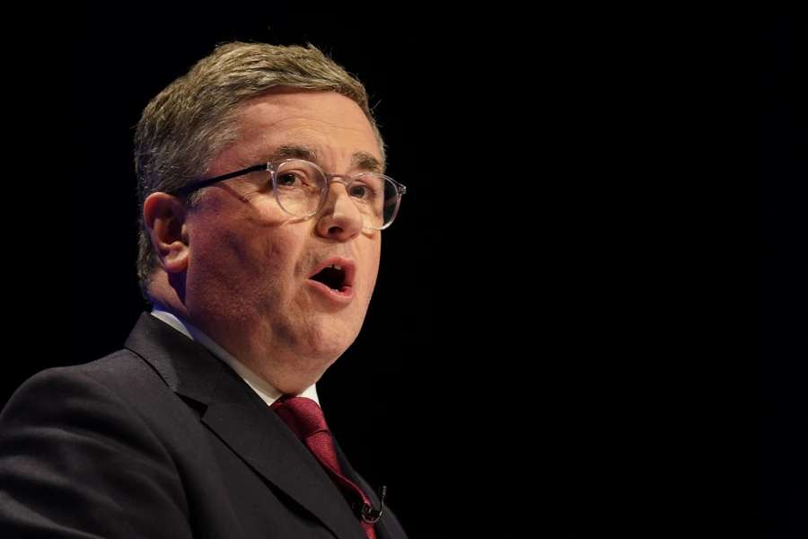 Sir Robert Buckland becomes first Conservative casualty as Labour pick up Swindon South