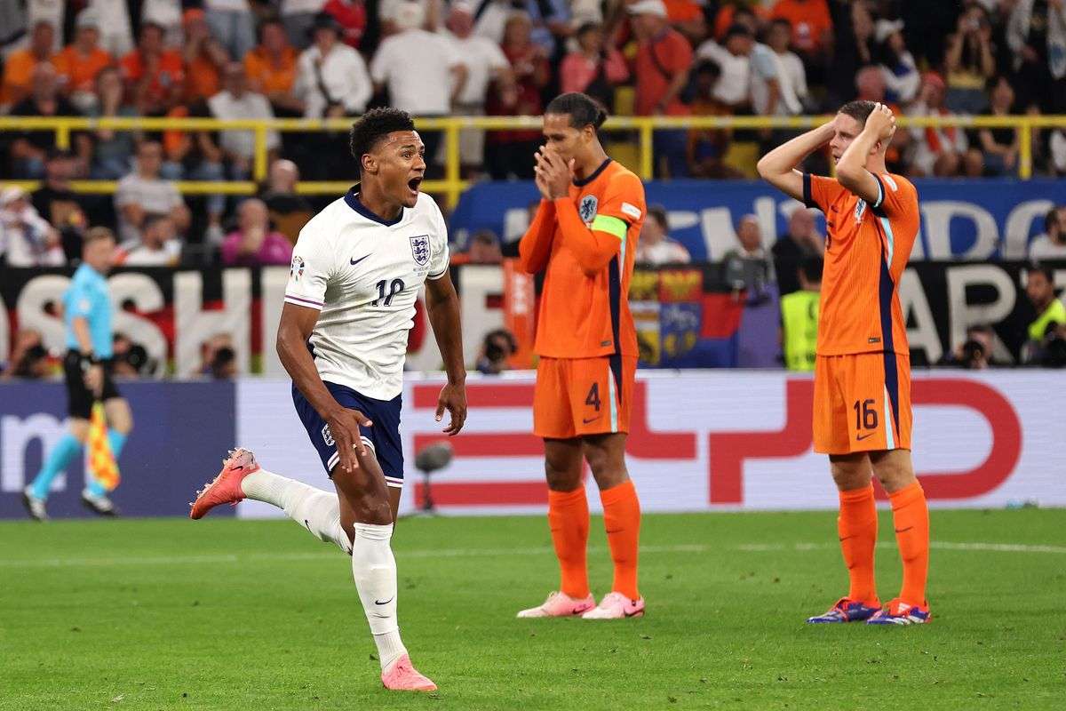 England beat Netherlands to reach final