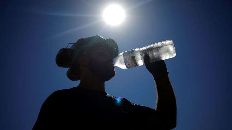 Health alert as temperatures to hit 30C this week