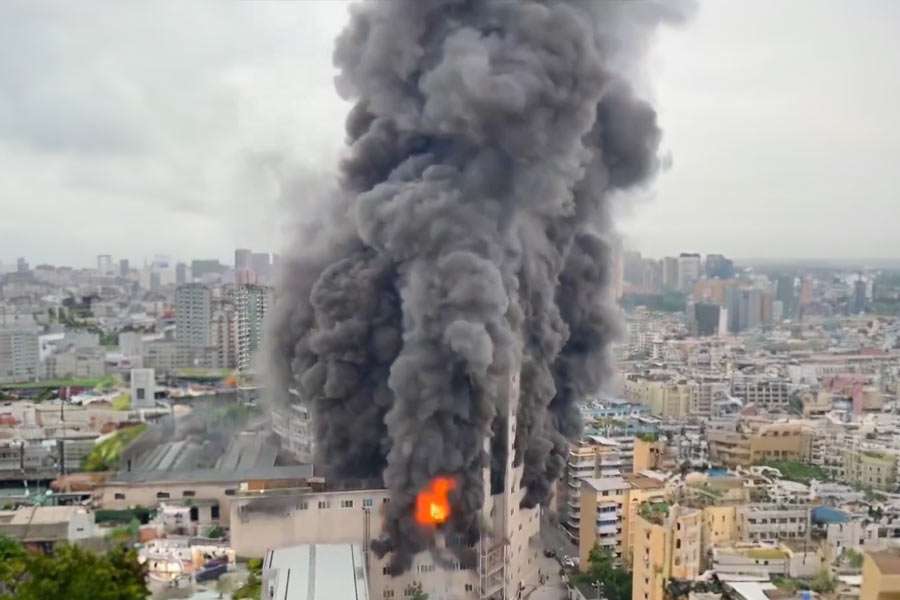 Huge fire engulfs 14-storey shopping centre in China