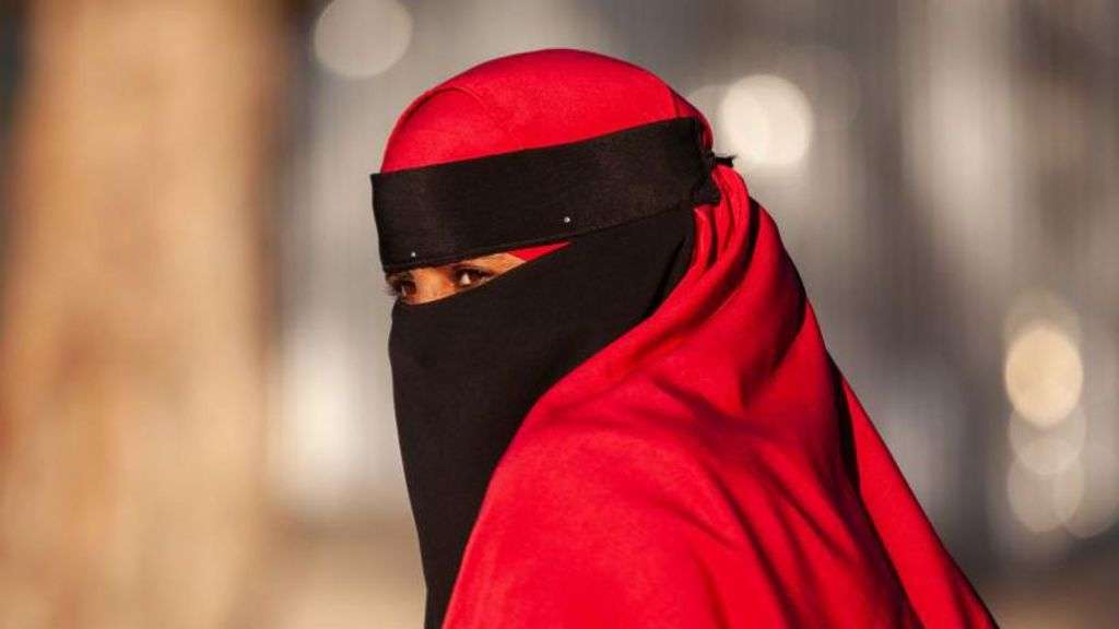 Somali police seize hundreds of veils amid security fears