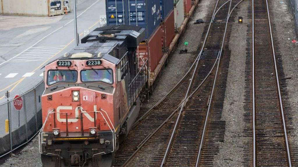 Canadian rail workers begin returning to work as stoppage partially ends