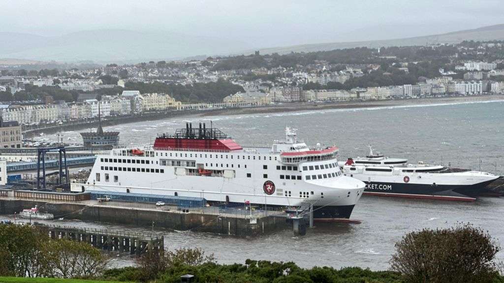 Strong winds cause further ferry disruption