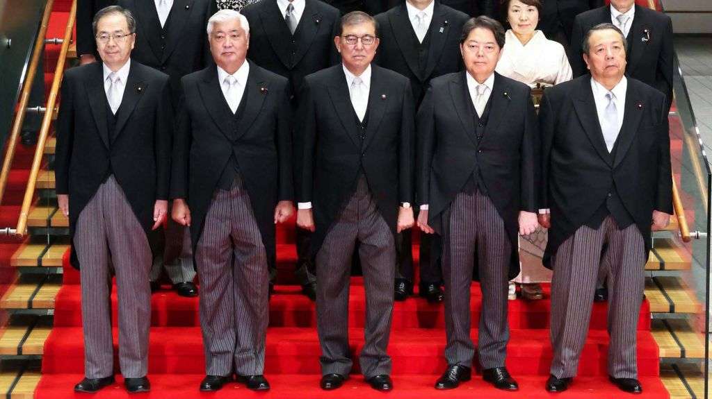 Japan's government admits editing cabinet photo