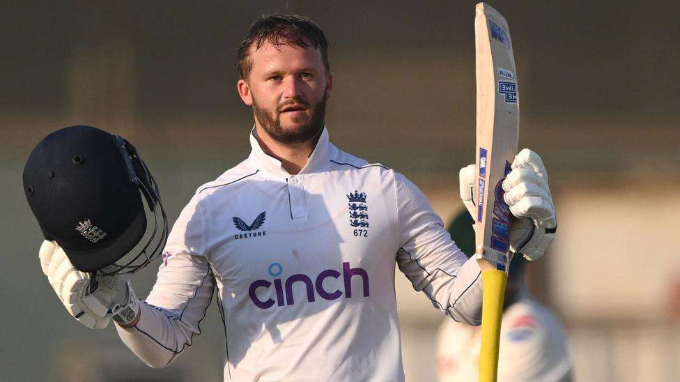 'We know Pakistan can crumble' - centurion Duckett