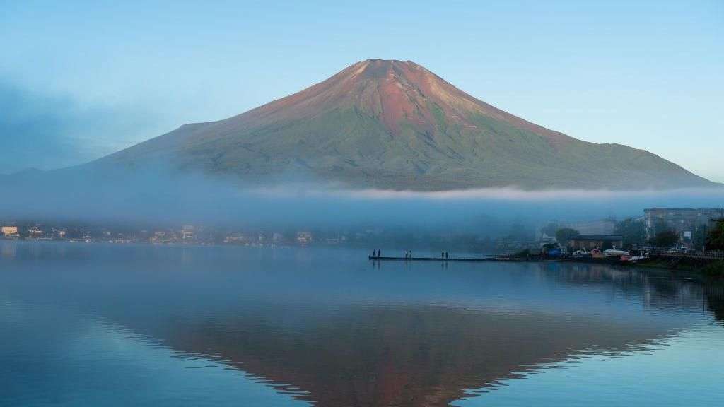 Mount Fuji remains snowless for longer than ever before