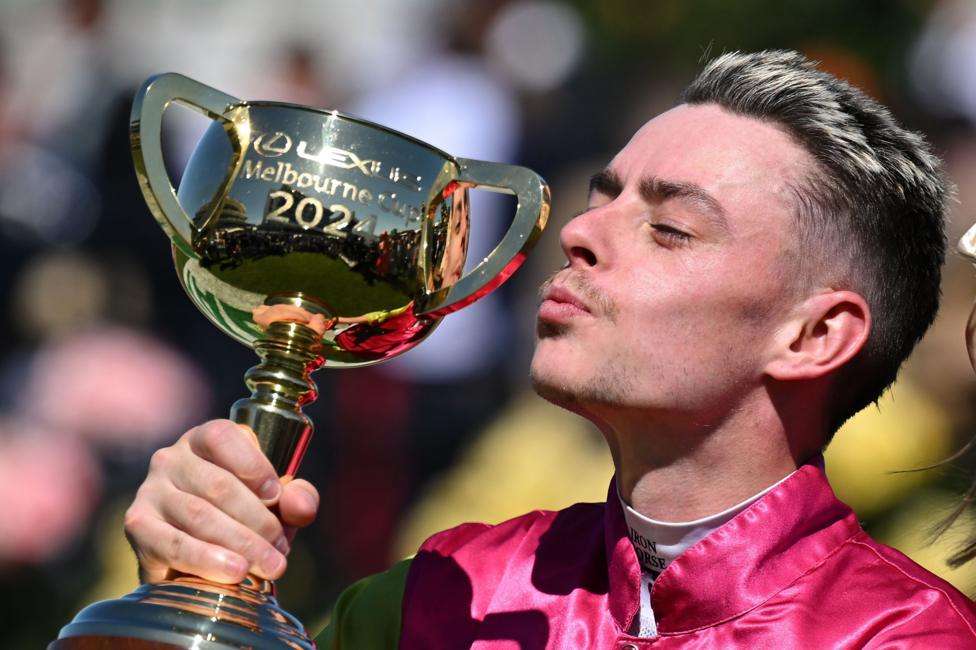 90-1 shot Knight's Choice wins Melbourne Cup by nose