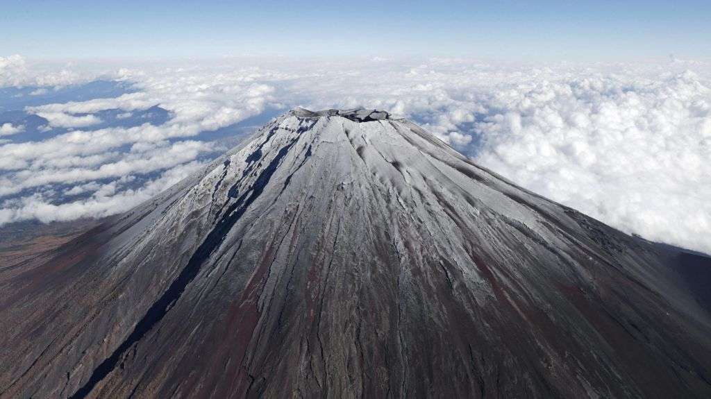 Snow back on Mount Fuji after longest absence