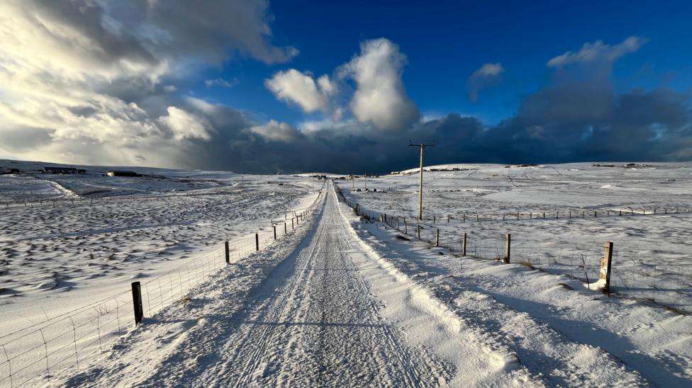 UK snow and ice warnings issued as Arctic air sweeps in