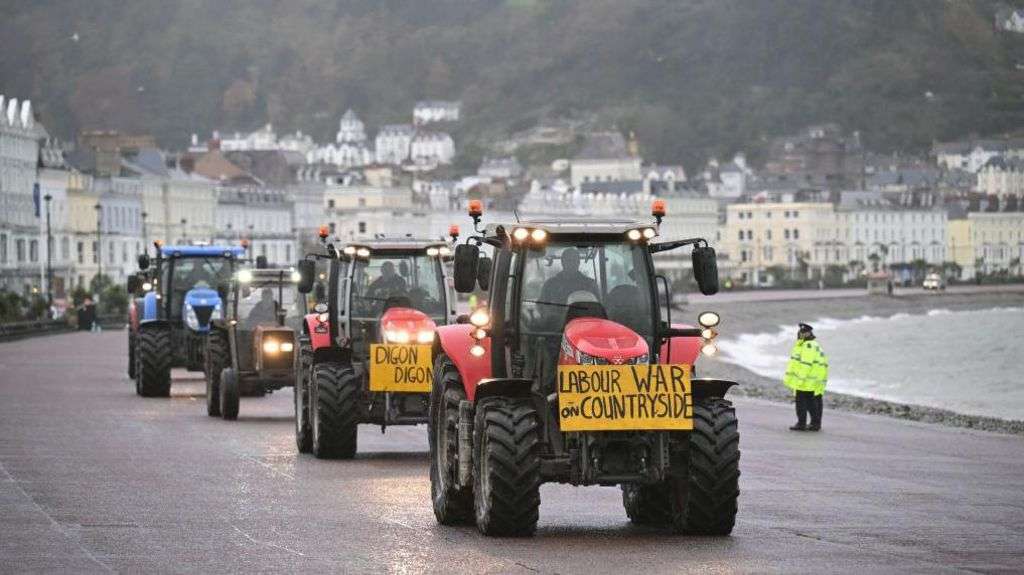 Farmers protest as Starmer defends Budget