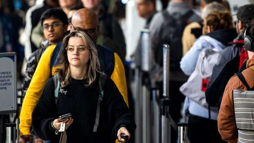 'Arctic' blast in US after Thanksgiving travelers fill airports
