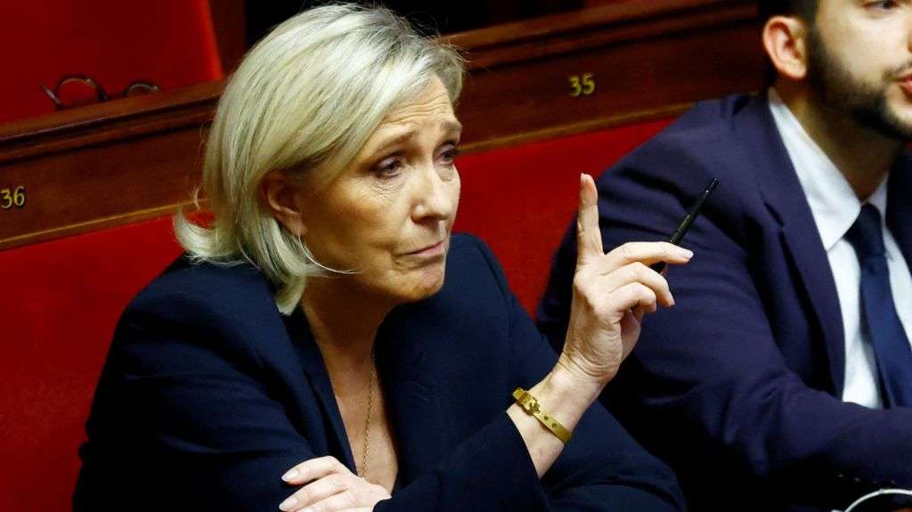 Moment of big opportunity and high risk for Marine Le Pen