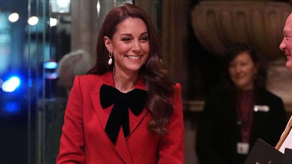 Kate joined by children as she hosts carol service