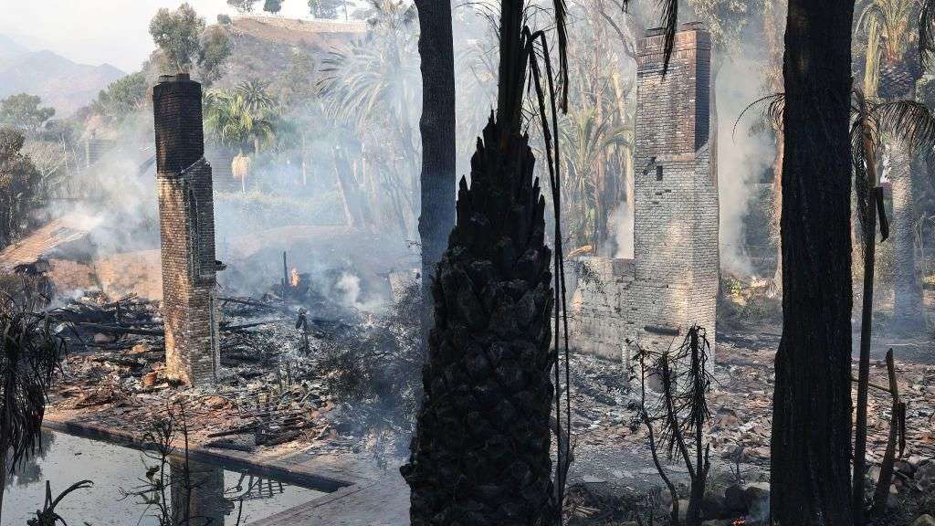 Malibu wildfire destroys homes and forces evacuations in California