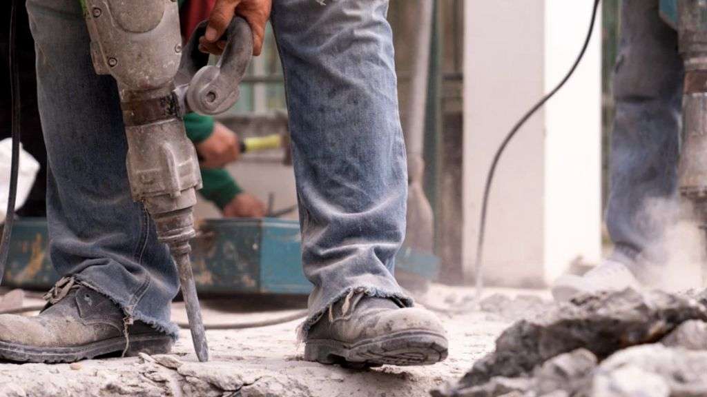 Rogue builder conned homeowners to fund luxury life