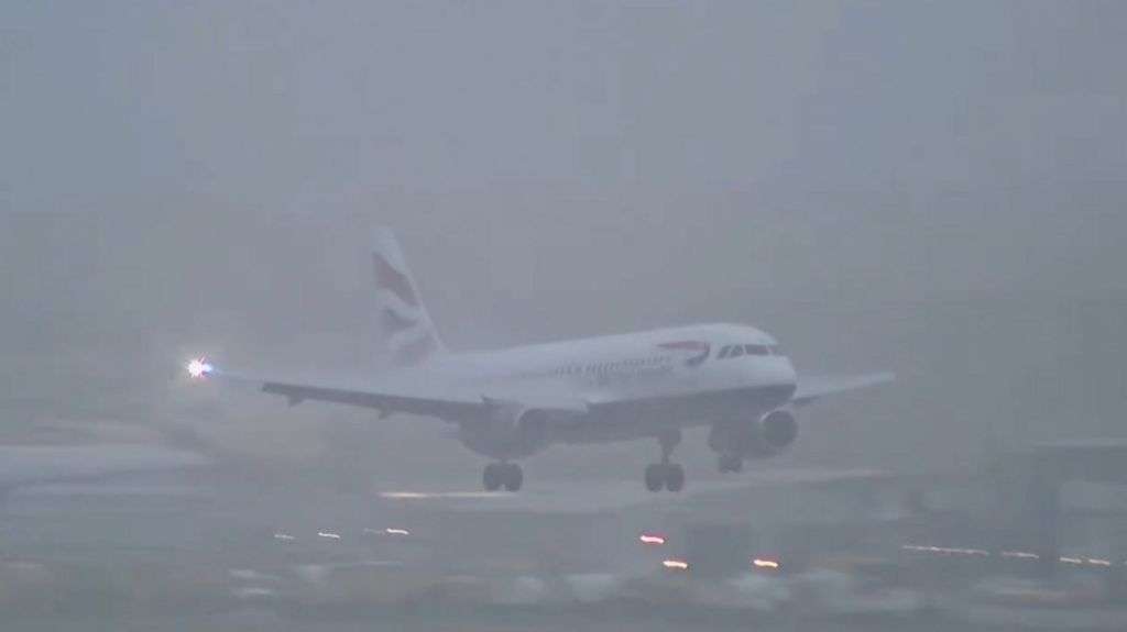 UK flights face further disruption due to fog