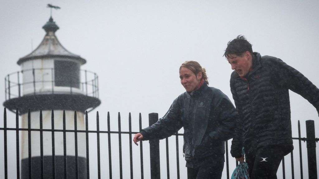 Snow and icy rain likely to disrupt parts of UK