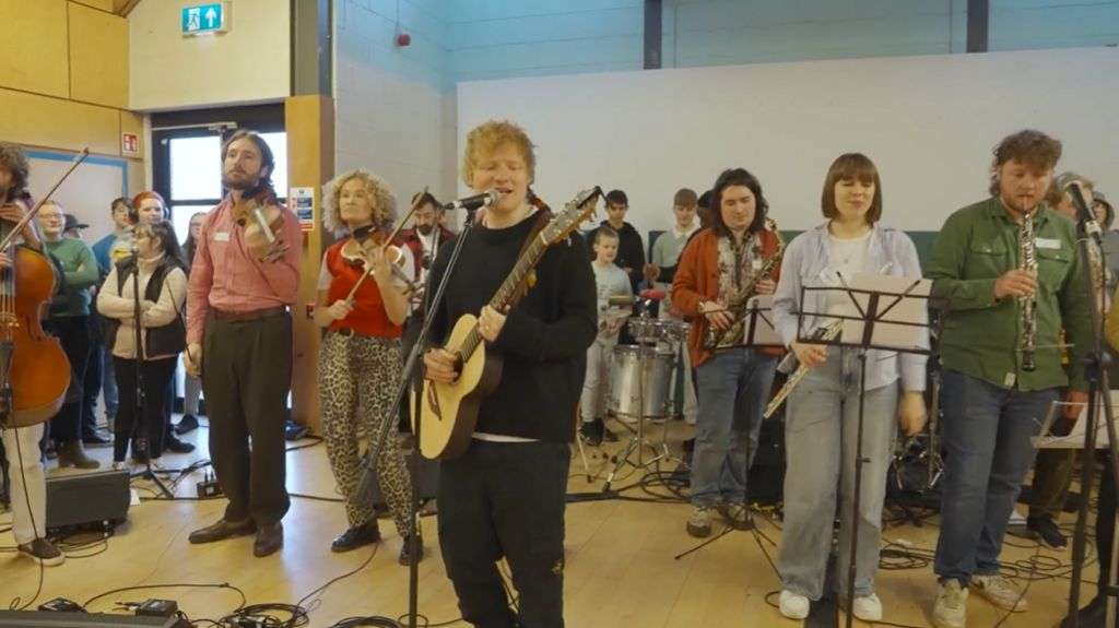 Ed Sheeran shocks pupils with surprise performance